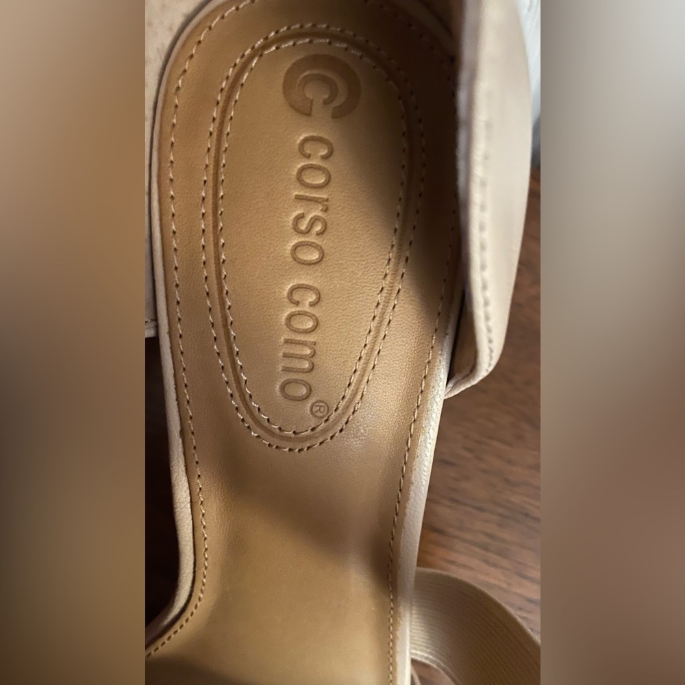 Corso Como Denise Strappy Pumps Tan kitten heel Leather  (2 1/2”)
Size 8.5 
EUC - Picture 6 of 9
